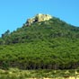 Château Villamayor de Monjardín. À proximité de la ville et sur une hauteur de 890 m se trouve l'ancienne forteresse de San Esteban de Deyo. La légende situe ici les restes du monarque navarrais, Sanche Garcés I1, qui prit cette forteresse en 908. Il ne r